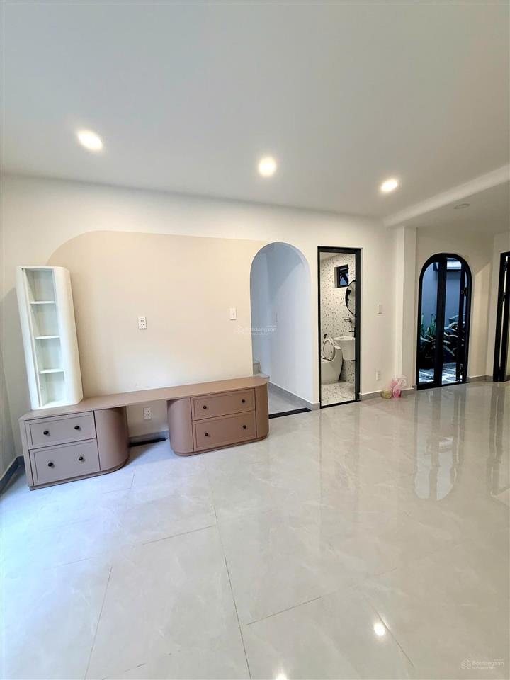 Bán nhà mới 100%, 67.4m²ngang 6.24m giá 7.8 tỷ full nội thất tại đường khánh hội quận 4