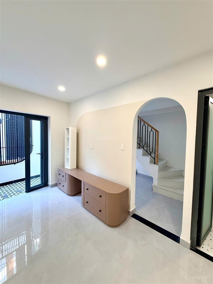 Bán nhà mới 100%, 67.4m²ngang 6.24m giá 7.8 tỷ full nội thất tại đường khánh hội quận 4