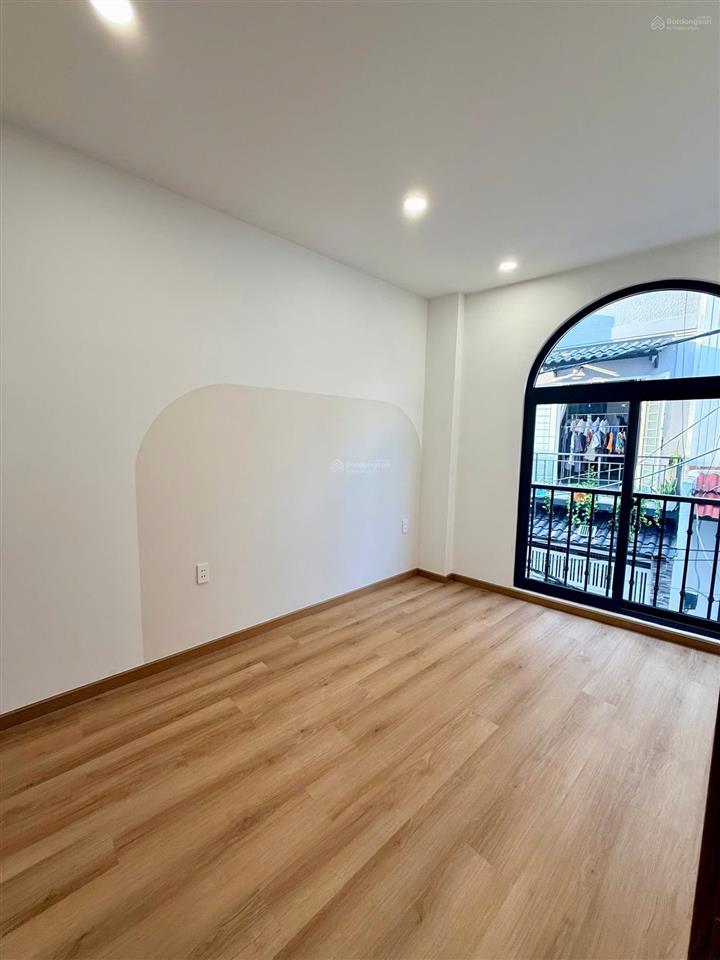 Bán nhà mới 100%, 67.4m²ngang 6.24m giá 7.8 tỷ full nội thất tại đường khánh hội quận 4