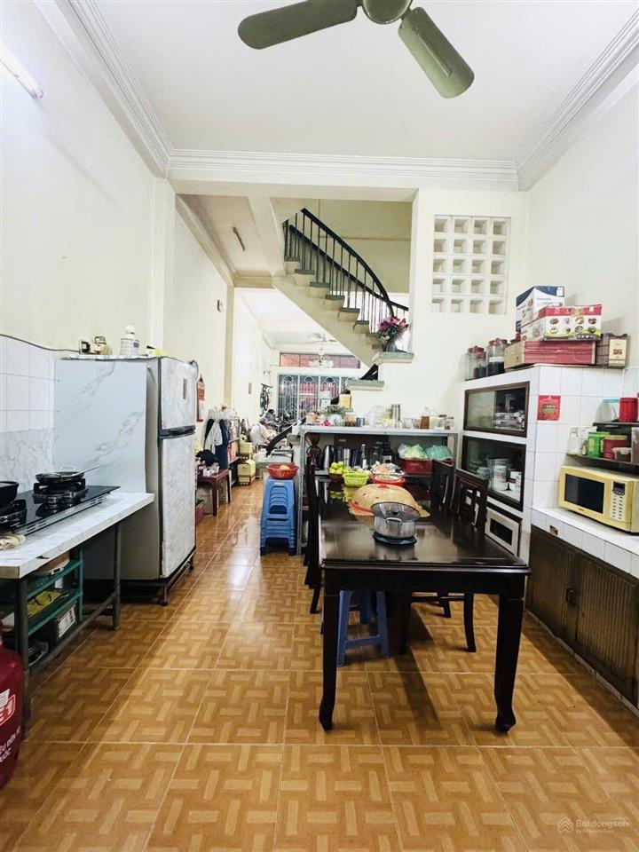 Bán nhà mặt tiền 68m2, 4 lầu, 15.5 tỷ phù hợp để ở hoặc vpcty ngay khu bàu cát q.tân bình