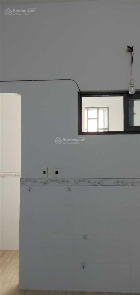 Cho thuê phòng đẹp dt 20m2. có ban công sau