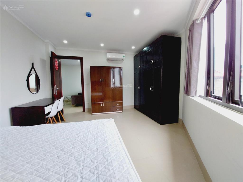 Chính chủ cần cho thuê căn hộ 3 ngủ, 135 m2, căn góc tại 96 định công
