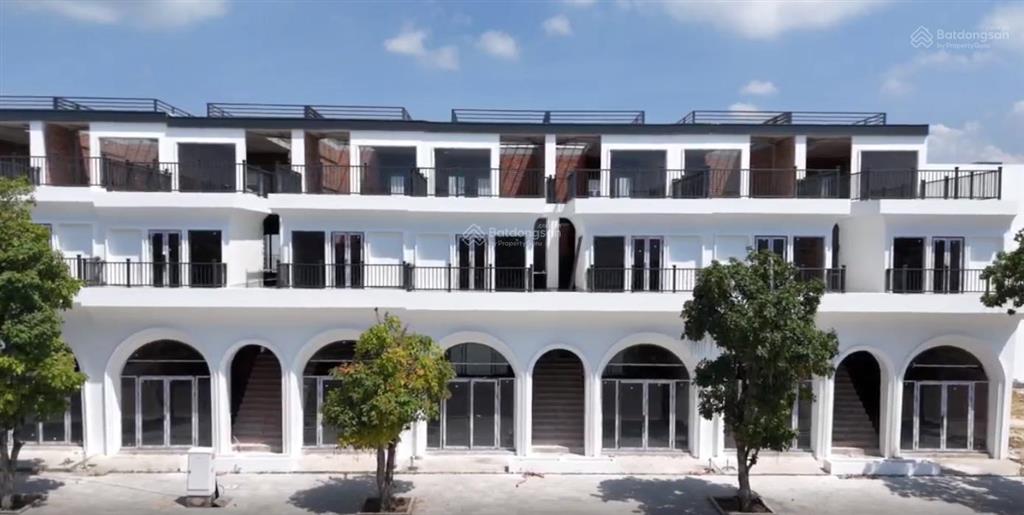 100m² nhà phố trung tâm nha trang sống cạnh dãy dinh thự 2.000m² giữa nha trang giá chỉ từ 7,4 tỷ.