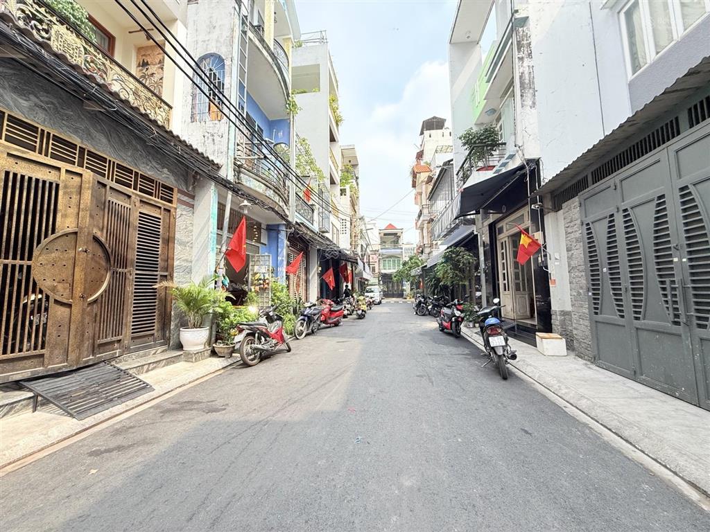 Mặt tiền nội bộ đường 10 m  khu bàu cát tân bình 5 tầng nhỉnh 12 tỷ!