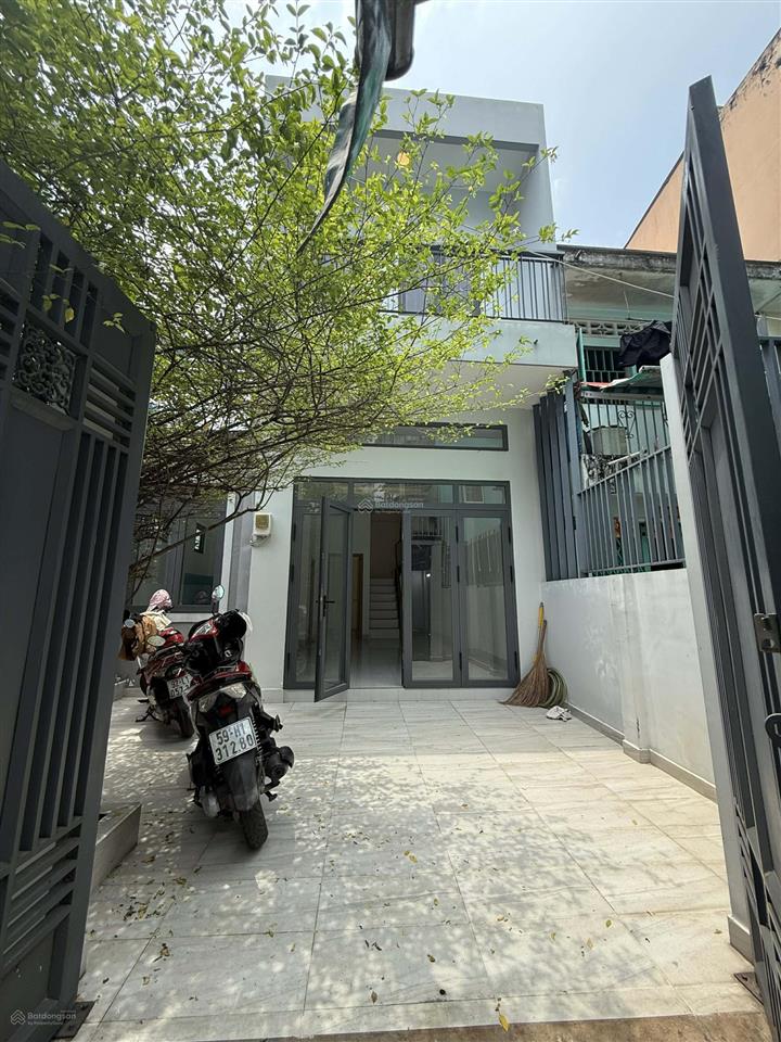 Bán nhà hẻm ô tô âu cơ, 7,5 tỷ, 68m2, 3pn, 3wc, pháp lý đầy đủ, nội thất full