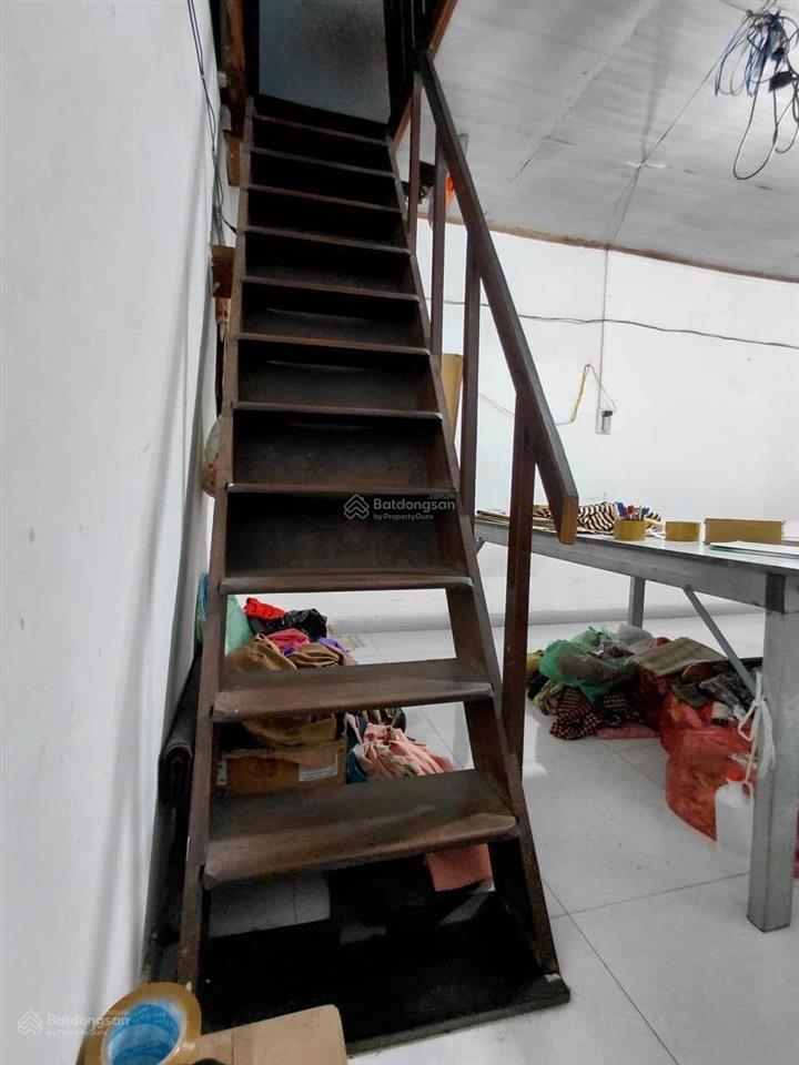 Nhà cũ 60.8 m2 cách mạng tháng tám tân bình dt (4.3 x 14 m)  chưa tới 100 triệu/m2, đăng sổ!