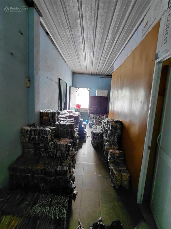 Nhà cũ 60.8 m2 cách mạng tháng tám tân bình dt (4.3 x 14 m)  chưa tới 100 triệu/m2, đăng sổ!
