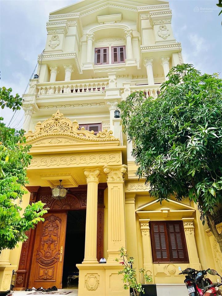 Ngộp bank giảm 10 tỷ bán gấp biệt thự dát vàng tân phú mặt tiền kd gần 300 m2 chỉ còn hơn 30 tỷ