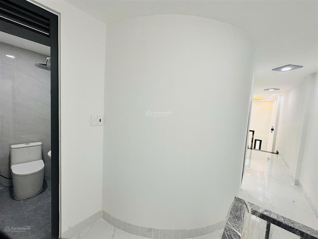 Cắt lỗ 500 triệu bán nhà 3 phòng ngủ  mới  hxh lũy bán bích tân phú 5,5 tỷ.