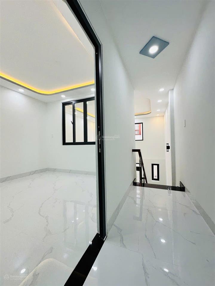 Cắt lỗ 500 triệu bán nhà 3 phòng ngủ  mới  hxh lũy bán bích tân phú 5,5 tỷ.