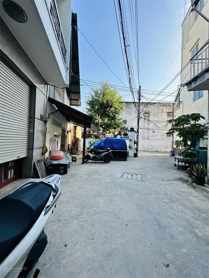 Cắt lỗ 500 triệu bán nhà 3 phòng ngủ  mới  hxh lũy bán bích tân phú 5,5 tỷ.