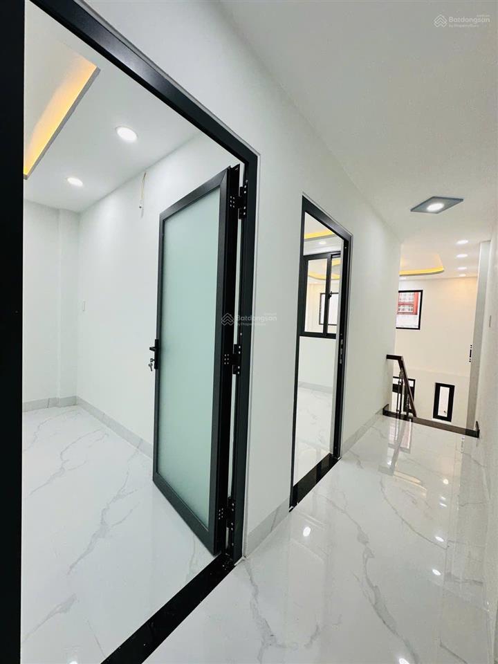 Cắt lỗ 500 triệu bán nhà 3 phòng ngủ  mới  hxh lũy bán bích tân phú 5,5 tỷ.