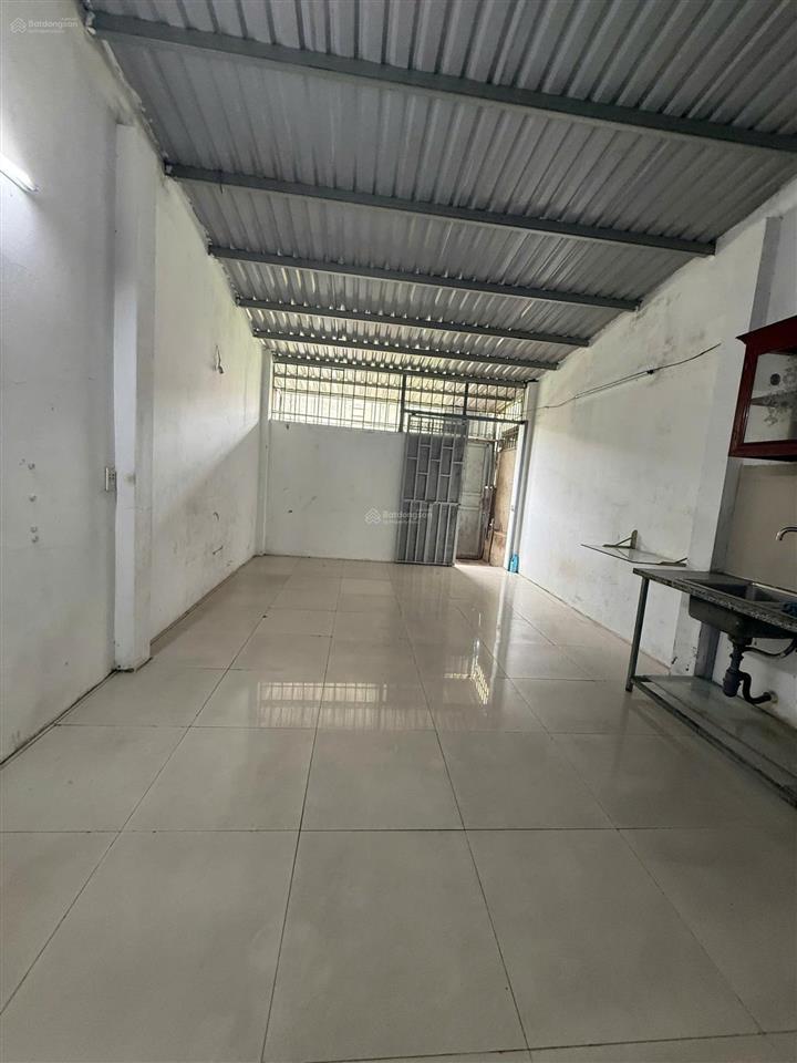 Cho thuê nhà nguyên căn bình tân hxh 3 tầng, giá 7 triệu