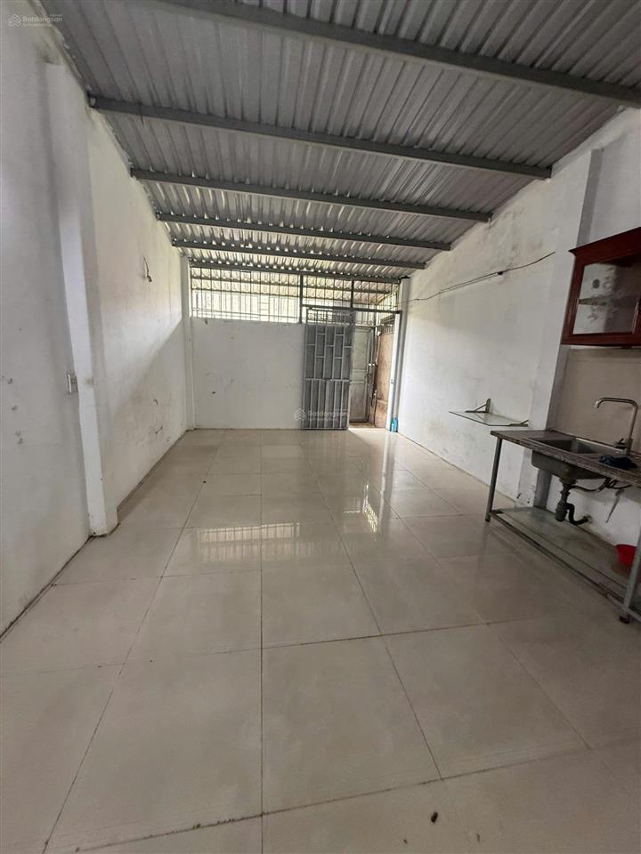 Cho thuê nhà nguyên căn bình tân hxh 3 tầng, giá 7 triệu