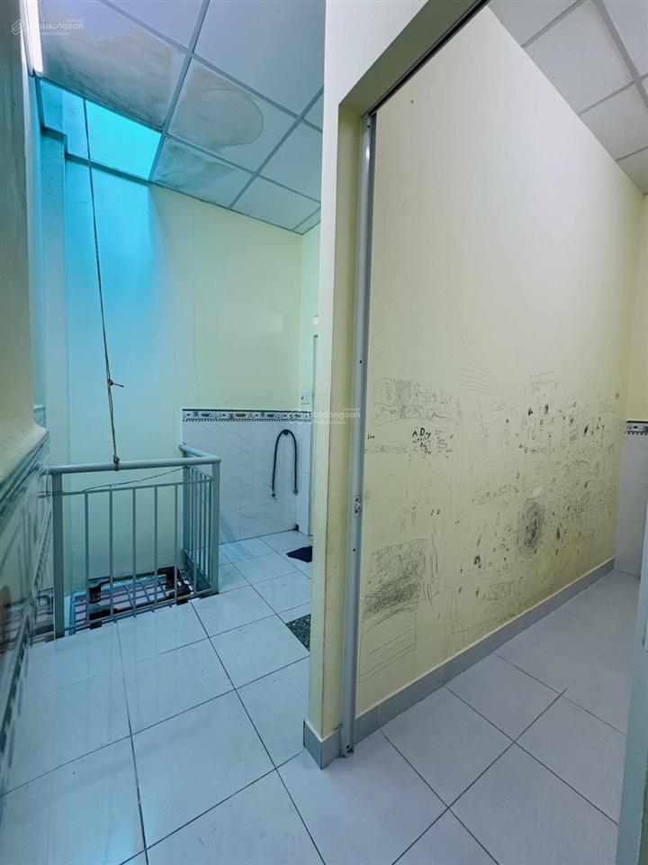 Bán nhà tân bình 28 m2 lạc long quân nhỉnh 2 tỷ!