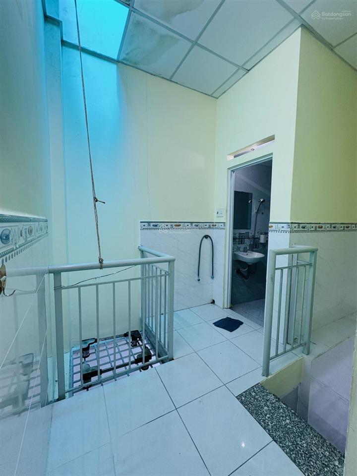Bán nhà tân bình 28 m2 lạc long quân nhỉnh 2 tỷ!