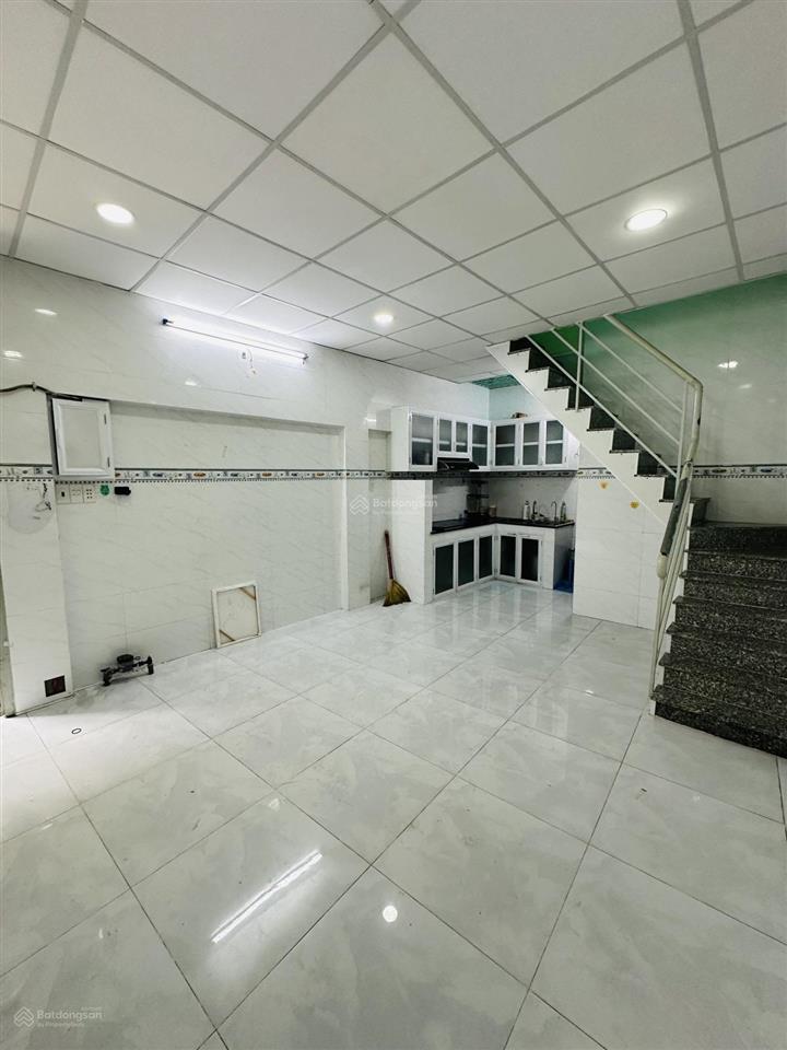 Bán nhà tân bình 28 m2 lạc long quân nhỉnh 2 tỷ!