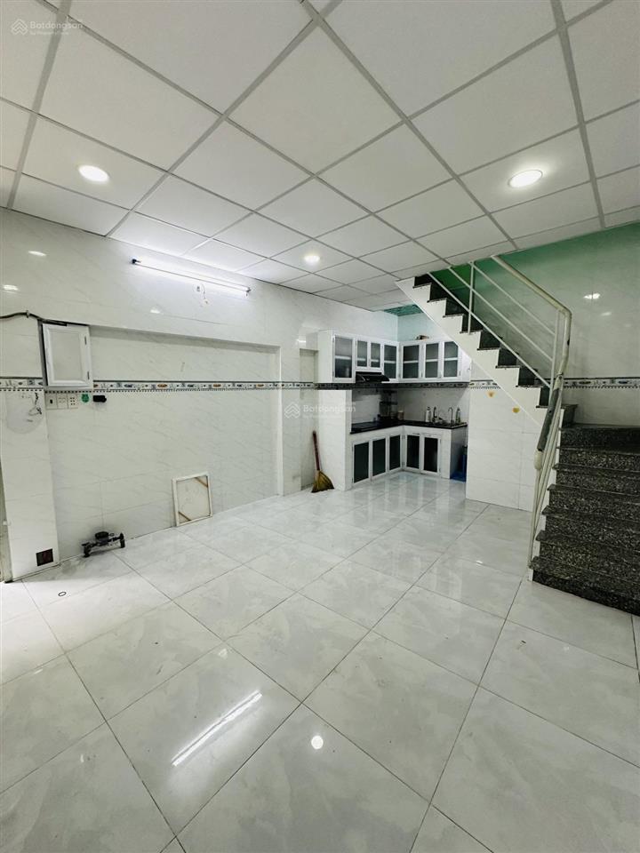 Bán nhà tân bình 28 m2 lạc long quân nhỉnh 2 tỷ!