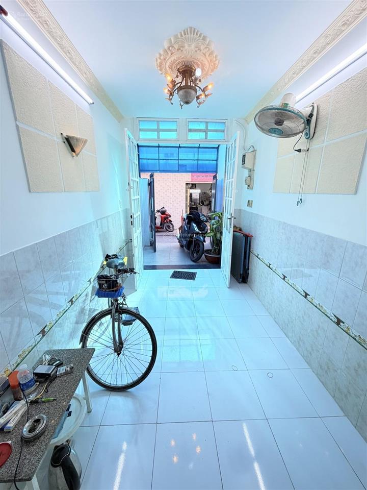 Bán nhà riêng tại lạc long quân, 3,5 tỷ, 25m2, 3pn, 3wc, 3 tầng