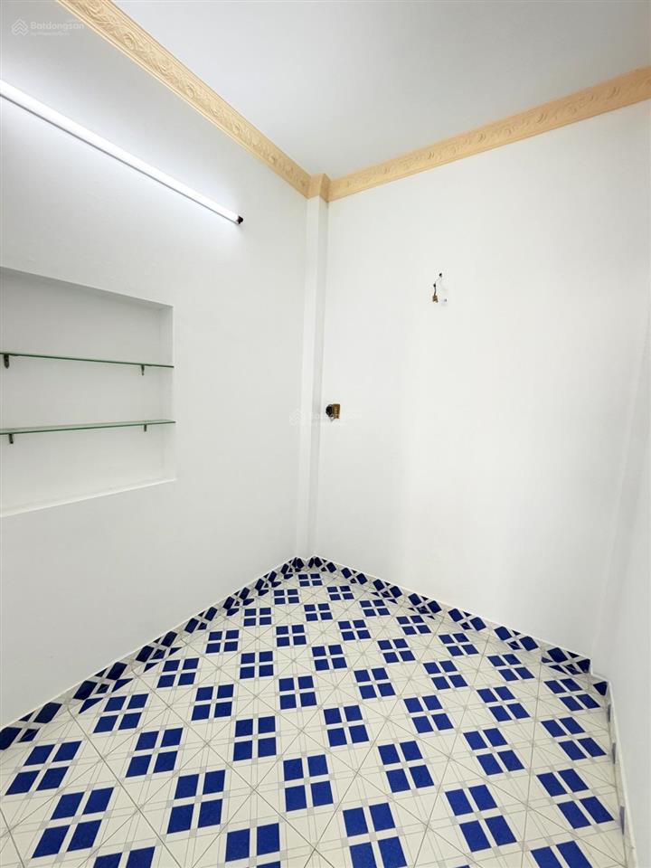 Bán nhà riêng tại lạc long quân, 3,5 tỷ, 25m2, 3pn, 3wc, 3 tầng