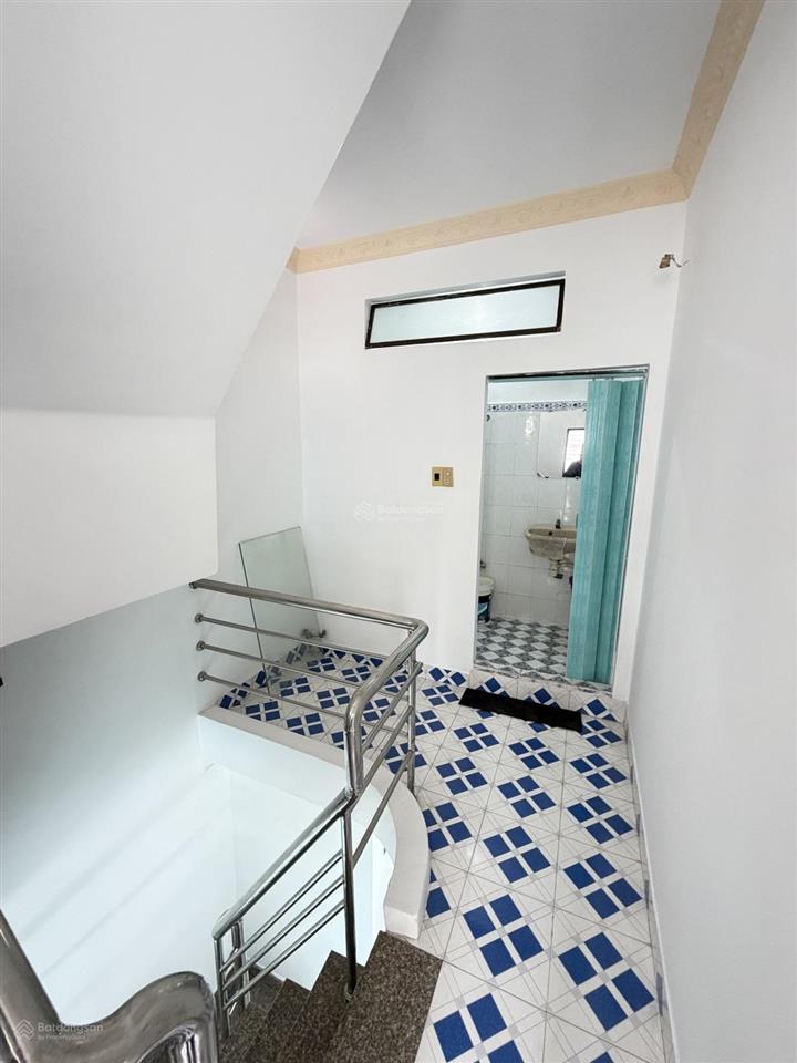 Bán nhà riêng tại lạc long quân, 3,5 tỷ, 25m2, 3pn, 3wc, 3 tầng