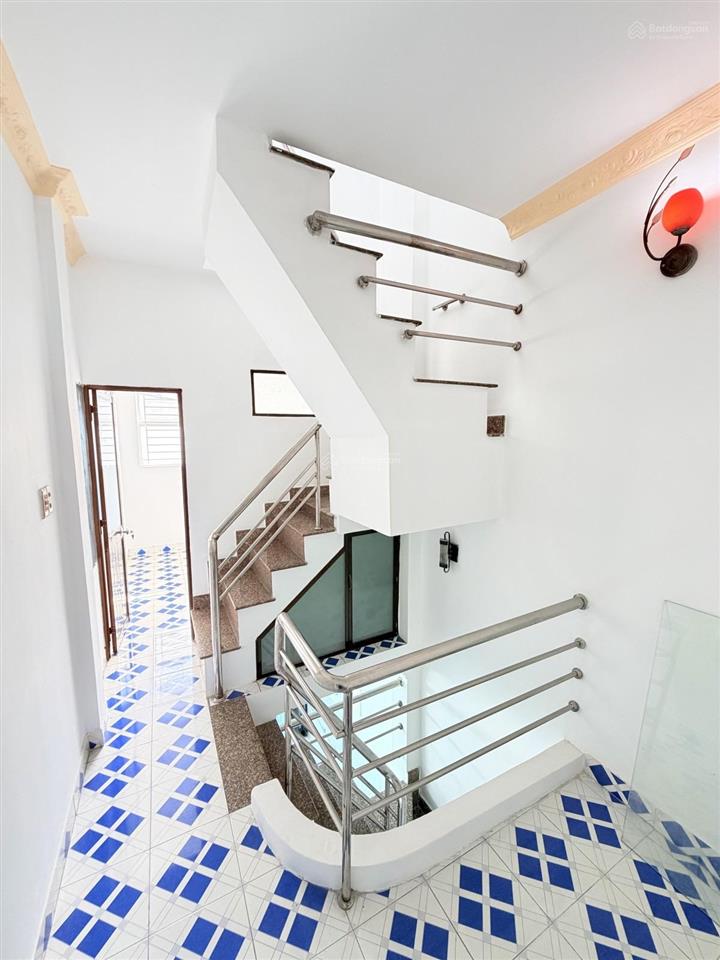 Bán nhà riêng tại lạc long quân, 3,5 tỷ, 25m2, 3pn, 3wc, 3 tầng