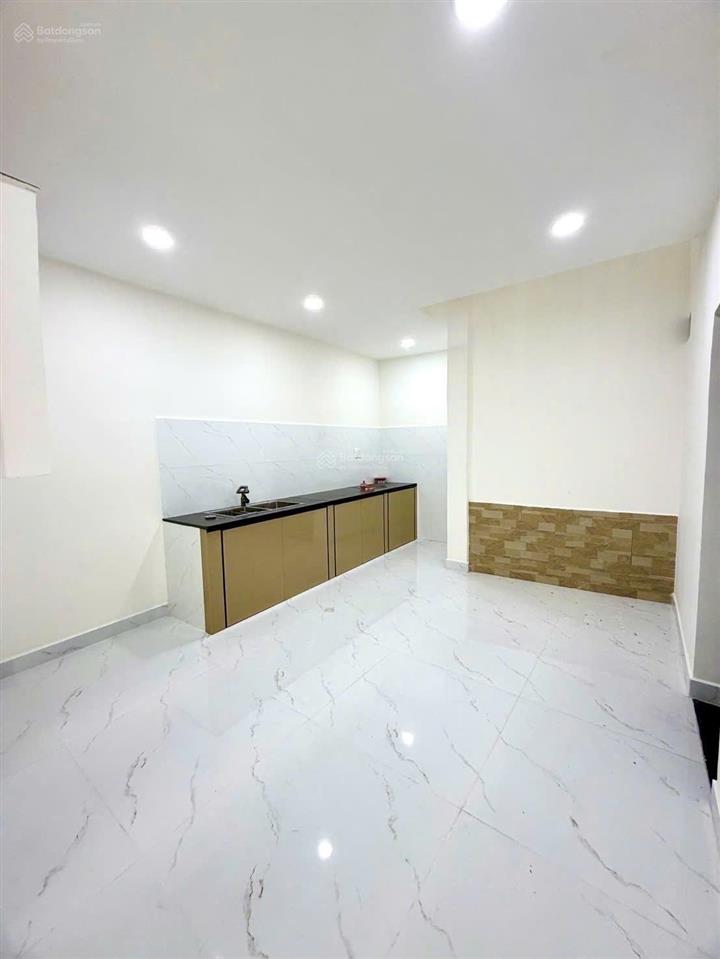 Bán nhà hxh lạc long quân tân bình 70m2  3 phòng ngủ nhỉnh 7 tỷ.