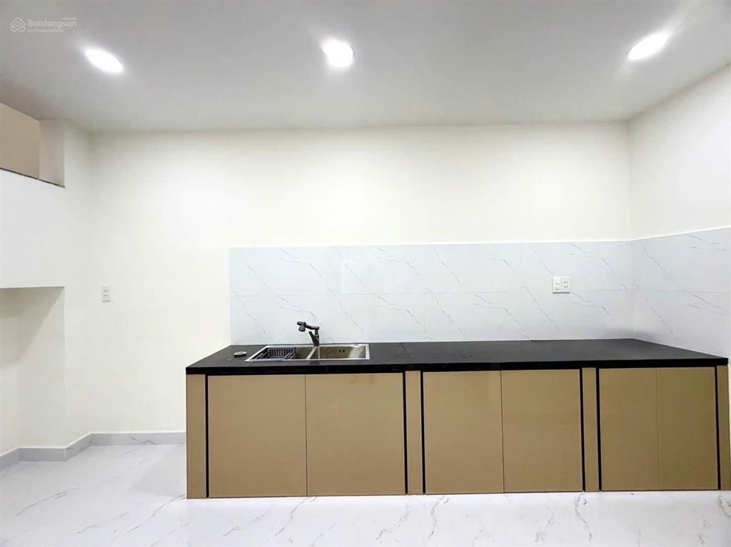 Bán nhà hxh lạc long quân tân bình 70m2  3 phòng ngủ nhỉnh 7 tỷ.