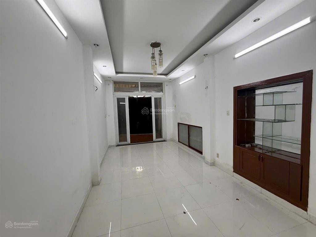 Bán nhà riêng tại hoàng hoa thám, 8,5 tỷ, 44,2 m2, 4pn, 3wc, 3 tầng, sdt/zalo 0978 529 ***