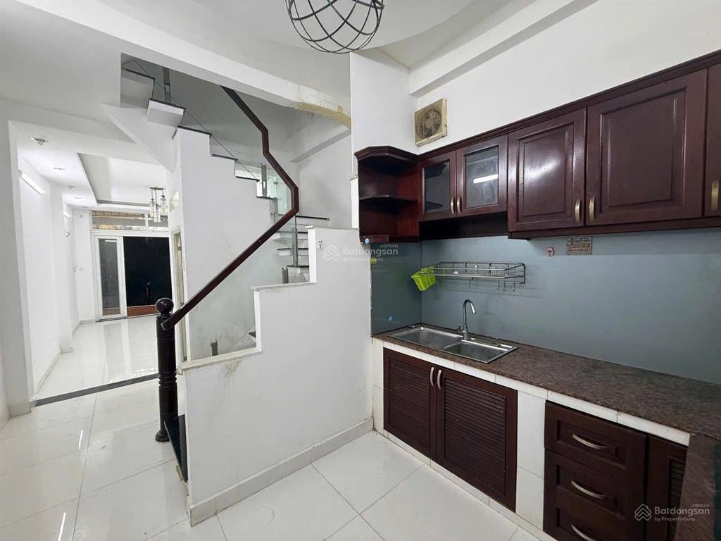 Bán nhà riêng tại hoàng hoa thám, 8,5 tỷ, 44,2 m2, 4pn, 3wc, 3 tầng, sdt/zalo 0978 529 ***
