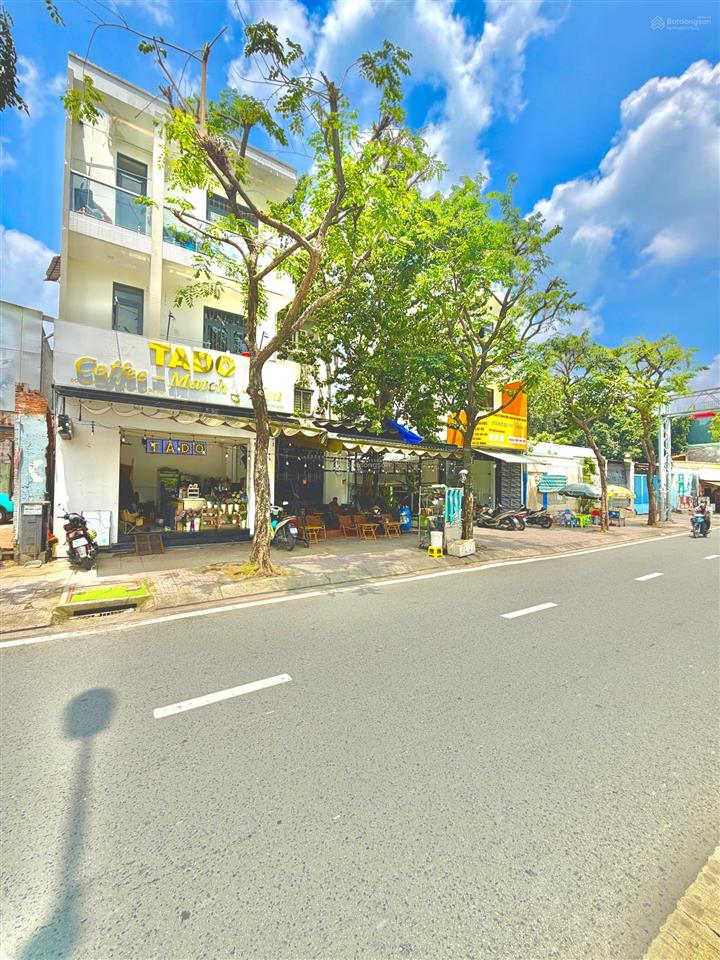 Bán mặt tiền phạm văn đồng, 3 tầng, đang cho thuê 16tr/th, gửi anh chị trợ duyên 1%,sdt 0978 529 ***