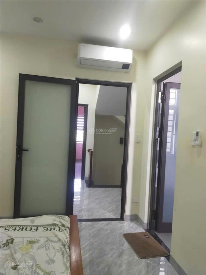 Cho thuê nhà 3pn, 3wc, nội thất đầy đủ, 12 triệu/tháng, có chỗ đậu oto tại nội khu vsipquảng ngãi