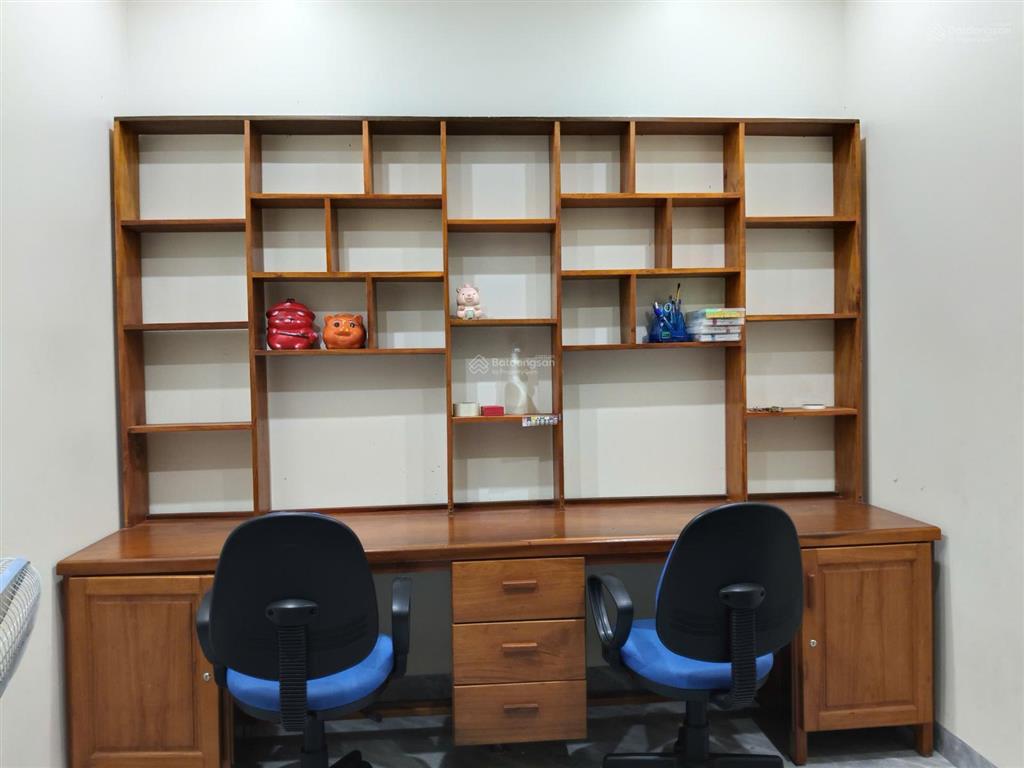 Cho thuê nhà 3pn, 3wc, nội thất đầy đủ, 12 triệu/tháng, có chỗ đậu oto tại nội khu vsipquảng ngãi