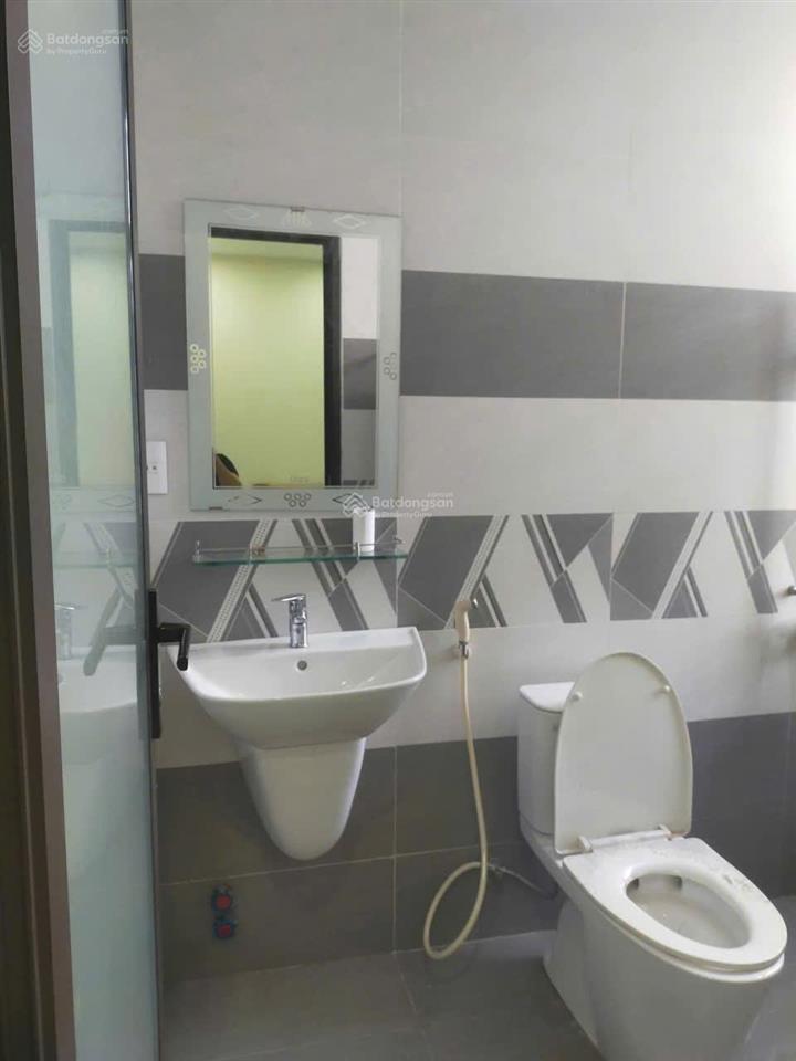 Cho thuê nhà 3pn, 3wc, nội thất đầy đủ, 12 triệu/tháng, có chỗ đậu oto tại nội khu vsipquảng ngãi