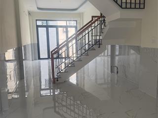 Chính chủ bán nhà mới xây, 4 tầng, hẻm xe tải vào tận cửa, ngang 4m, vuông vức. bình tân giáp tp