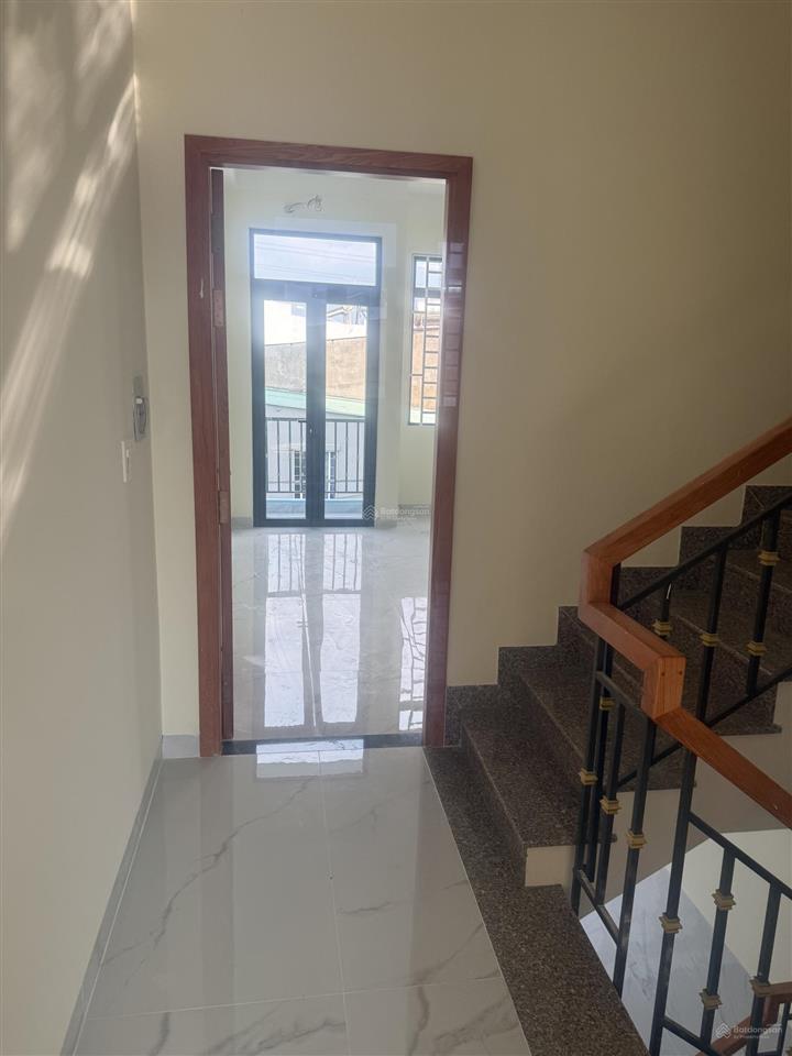 Chính chủ bán nhà mới xây, 4 tầng, hẻm xe tải vào tận cửa, ngang 4m, vuông vức. bình tân giáp tp