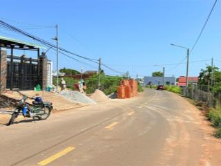 Đất trung tâm xây nhà ở hợp lý
tt đất đỏ brvt
dt 228m26x38 100m thổ cư
mặt tiền đường trần văn