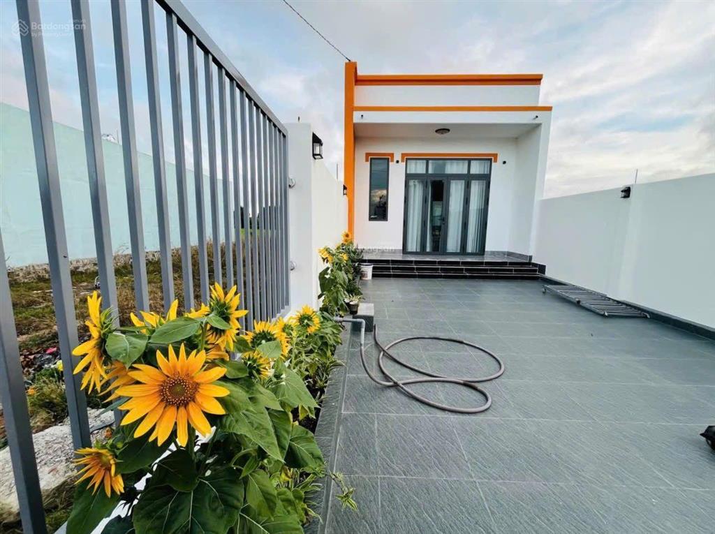 Căn nhà xã đất đỏ tp hcm gần ql55 và kcn đất đỏ
diện tích 5x25175m sẵn 80m thổ cư
kết cấu 1 p