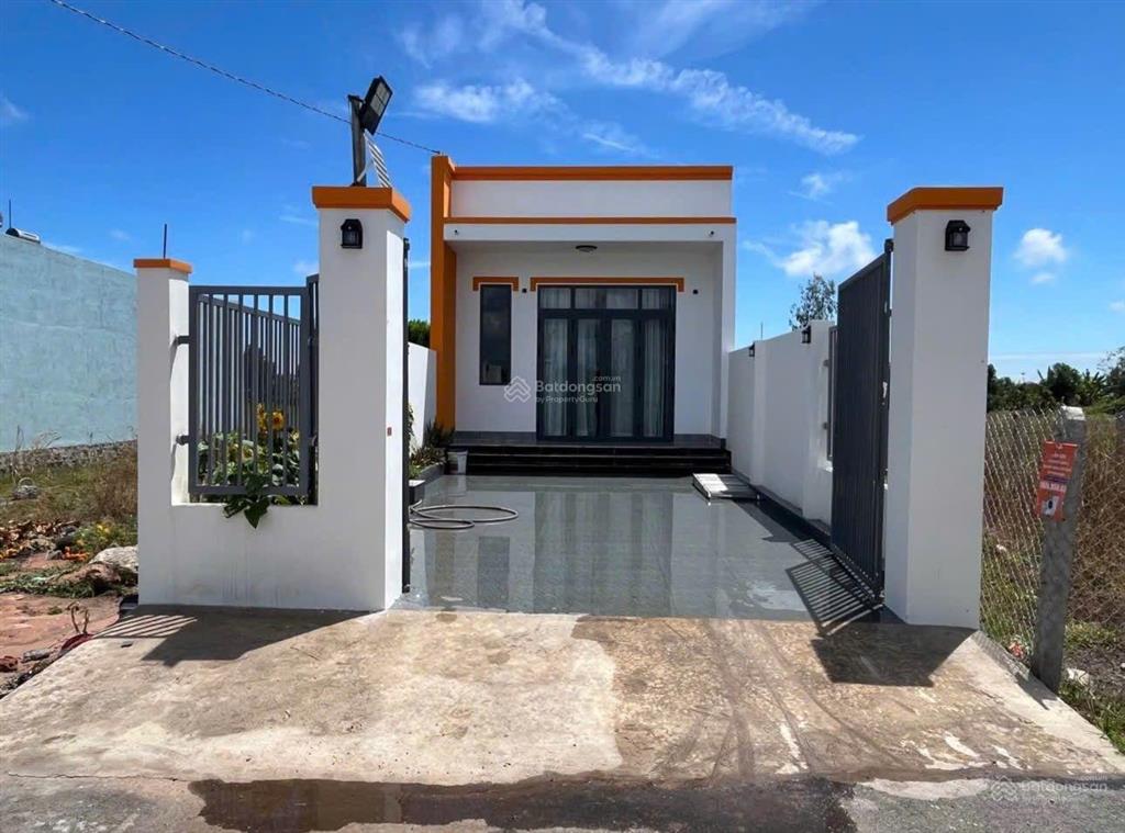 Căn nhà xã đất đỏ tp hcm gần ql55 và kcn đất đỏ
diện tích 5x25175m sẵn 80m thổ cư
kết cấu 1 p