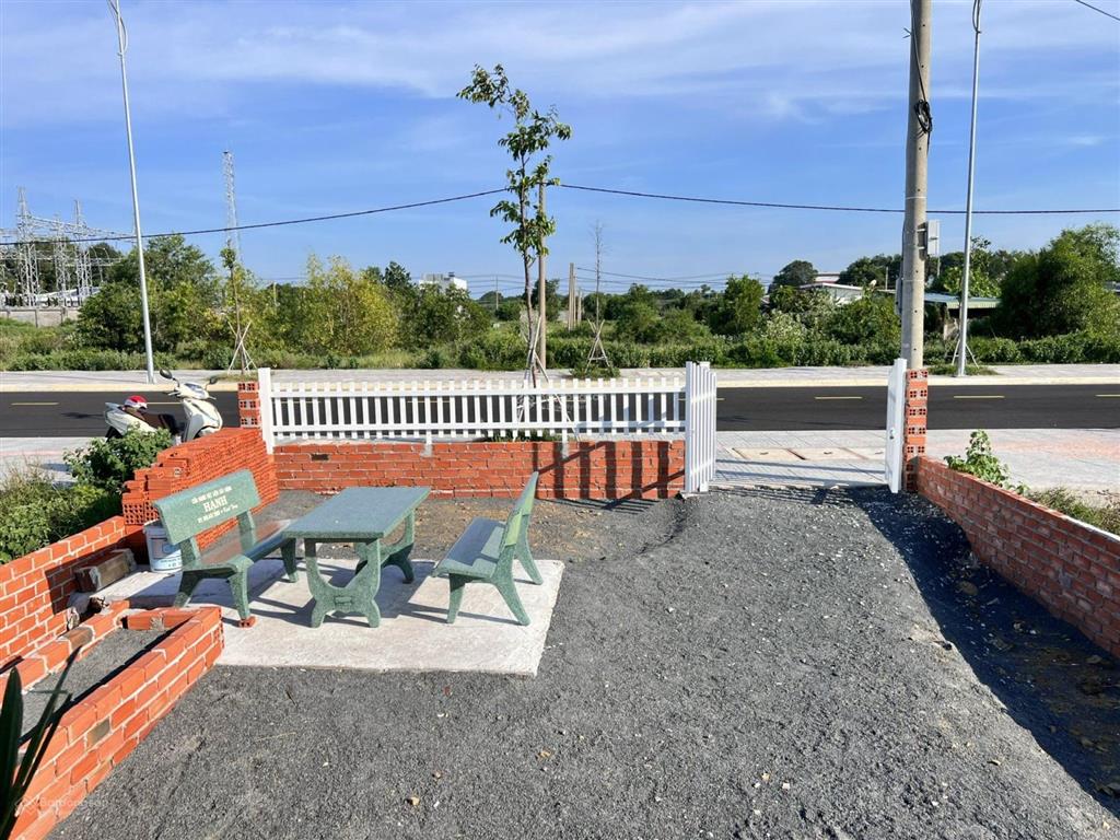 Bán căn nhà nhỏ xinh 2 pn  gần biển phước hải. dt đất 155m2 (7x22m) full thổ cư mt đường nhựa