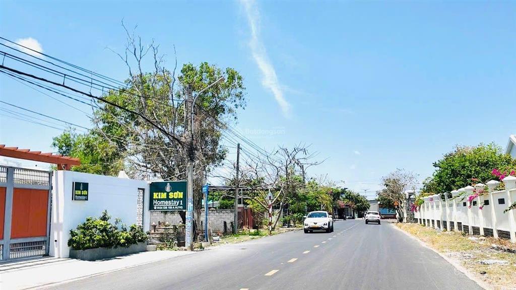 Cách bãi tắm,quảng trường 900m
phước hải tp hcm
khu vực homestay,coffe nhà hàng dân cư đông