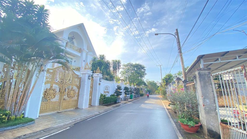 32m mặt tiền phước thọ  hơn 1116mv sẵn 300tc trung tâm tt.đất đỏ lô góc 3 mặt tiền phâ