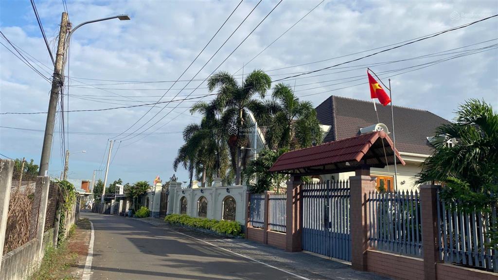 32m mặt tiền phước thọ  hơn 1116mv sẵn 300tc trung tâm tt.đất đỏ lô góc 3 mặt tiền phâ