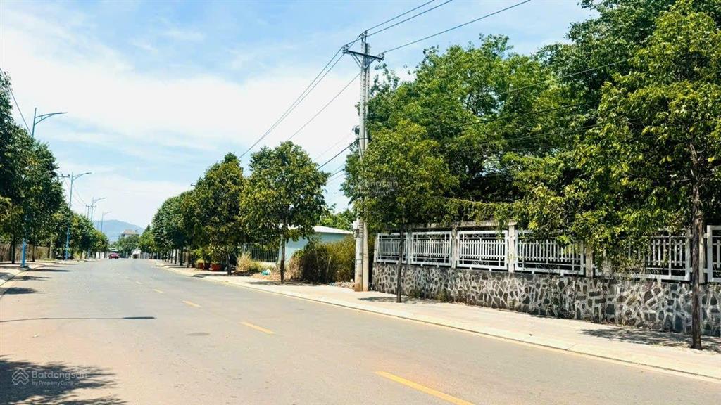 Thị trấn đất đỏ brvt mặt tiền đường lê duẩn đối diện trung tâm anh ngữâm nhạc sáu lợi
dt 6x22