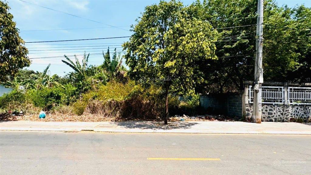 Thị trấn đất đỏ brvt mặt tiền đường lê duẩn đối diện trung tâm anh ngữâm nhạc sáu lợi
dt 6x22