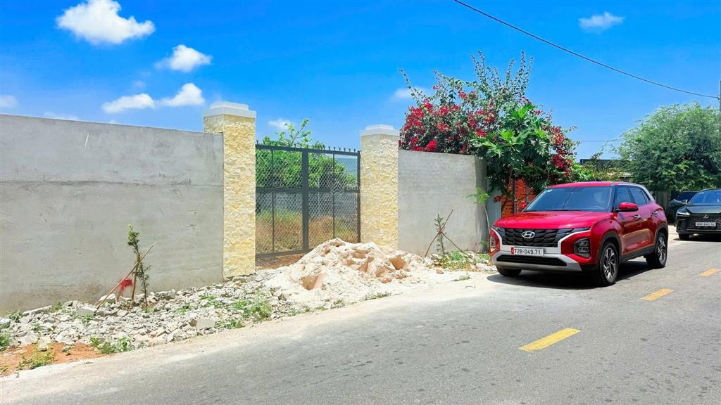 Chủ ngộp hạ giá siêu rẻ ạ, trục chính khu trung tâm xã phước hải đi biển phước hải chỉ 3km