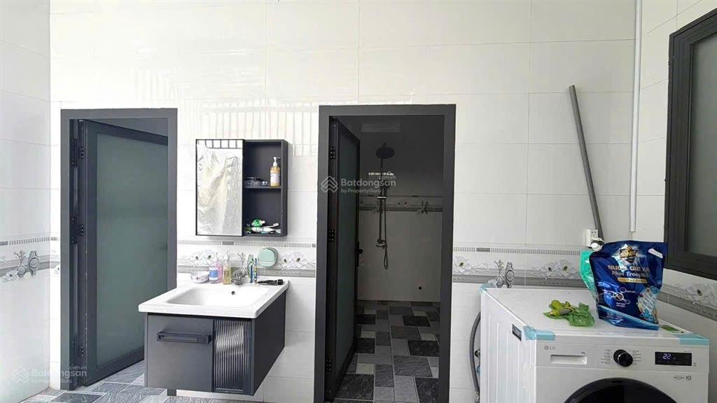 Căn nhà xã phước hải  tp hcm cách biển 3,5km.
diện tích 5x32159,5, sẵn 100m thổ cư.
