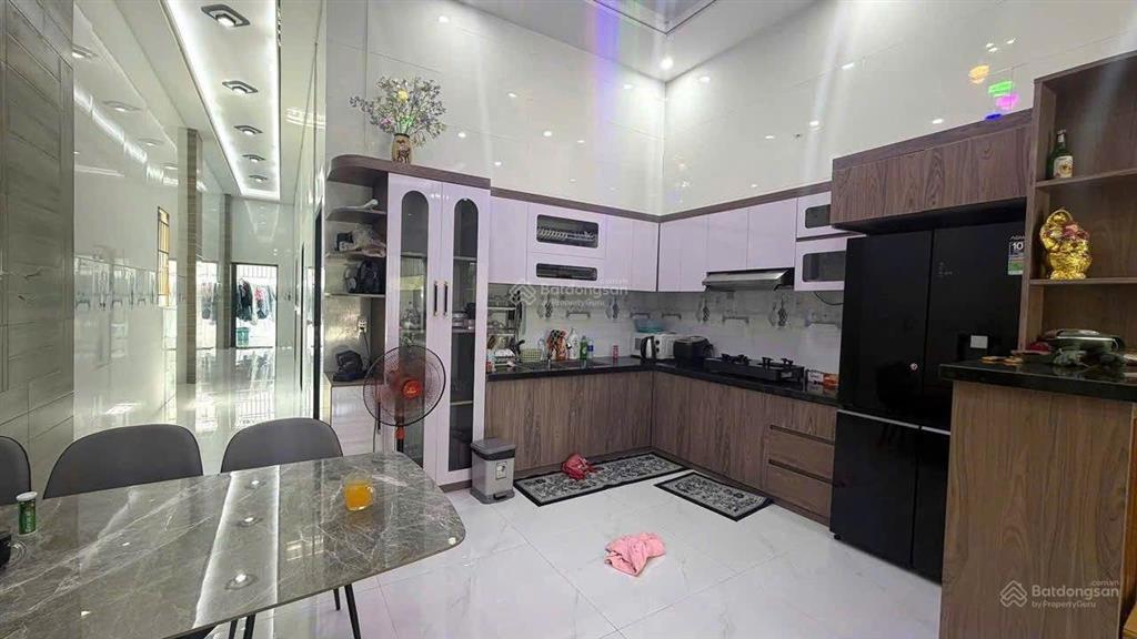 Căn nhà xã phước hải  tp hcm cách biển 3,5km.
diện tích 5x32159,5, sẵn 100m thổ cư.
