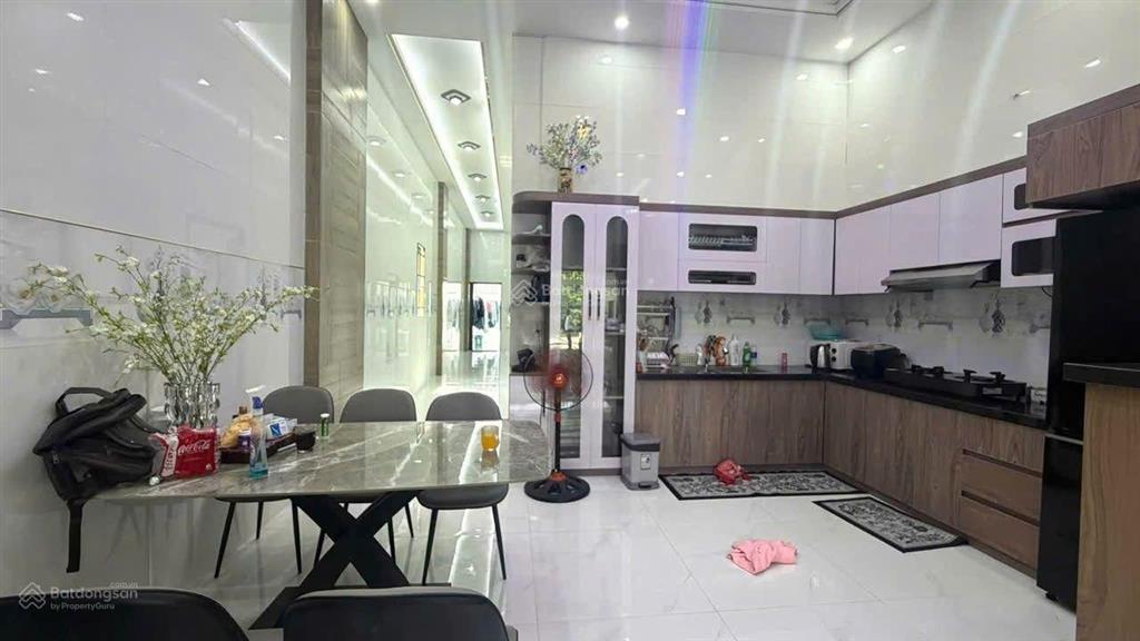 Căn nhà xã phước hải  tp hcm cách biển 3,5km.
diện tích 5x32159,5, sẵn 100m thổ cư.