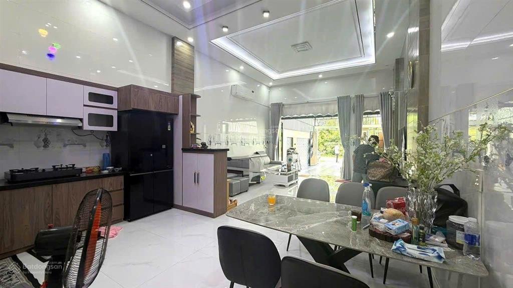 Căn nhà xã phước hải  tp hcm cách biển 3,5km.
diện tích 5x32159,5, sẵn 100m thổ cư.